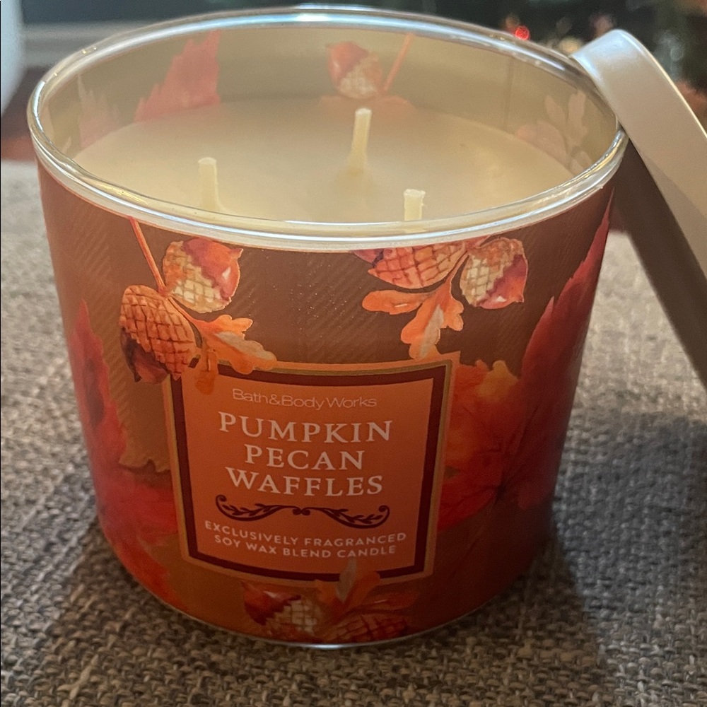 Bath & Body Works Pumpkin Pecan Waffles Candle 14.5 oz